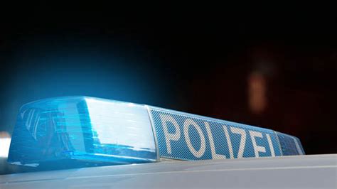 Unfall auf B10 zwischen Enzberg und Mühlacker 20 Jähriger verliert