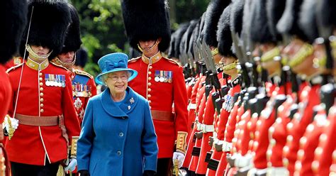 Heres What You Didnt Know About The Queens Guards We Are The Mighty