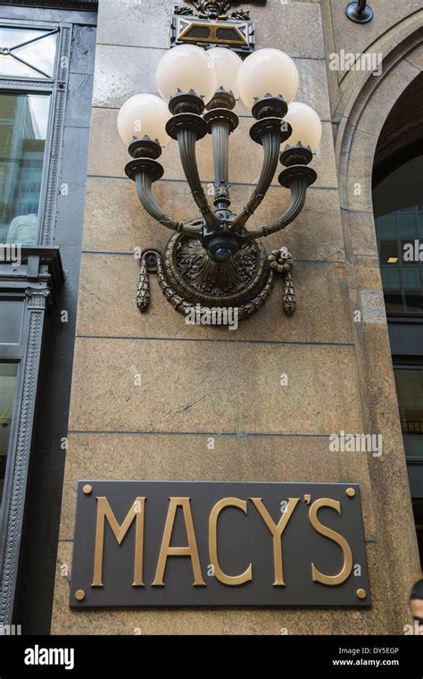 Macy's new york sign hi-res stock photography and images - Alamy