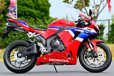 Honda Cbr Rr Breaks Cover At The Suzuka Hours Bikesrepublic