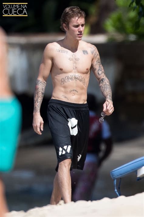 Justin Bieber Sem Camisa Na Praia Volume Na Cueca