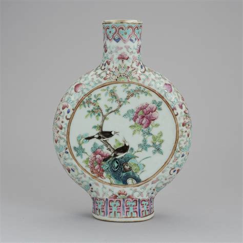 A Famille Rose Moon Flask Qing Dynasty China Th Century Bukowskis