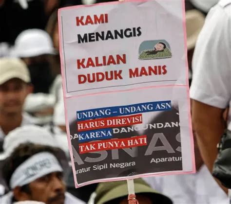 Kabar Baik Tenaga Honorer Batal Dihapus Hingga 2024