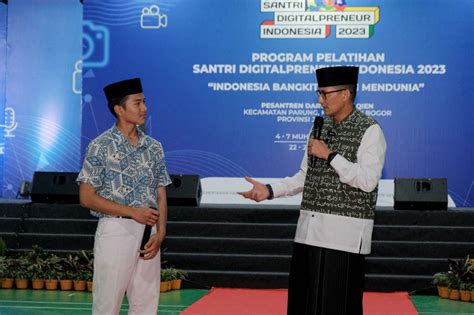 Menteri Pariwisata Dan Ekonomi Kreatif Dorong Santri Berinovasi