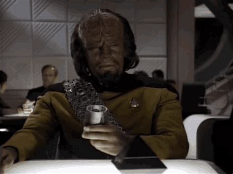 Worf Son Of Mogh  Worf Son Of Mogh Laughing Hysterically Descubre Y Comparte 