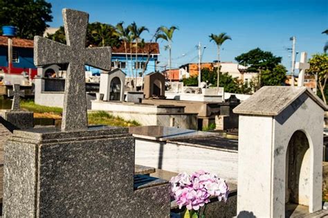 Qual A Origem Do Feriado De Finados Entenda Es