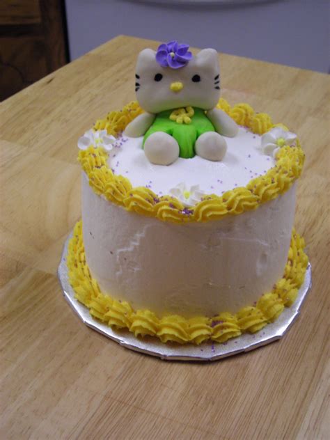 Hello Kitty Smash Cake