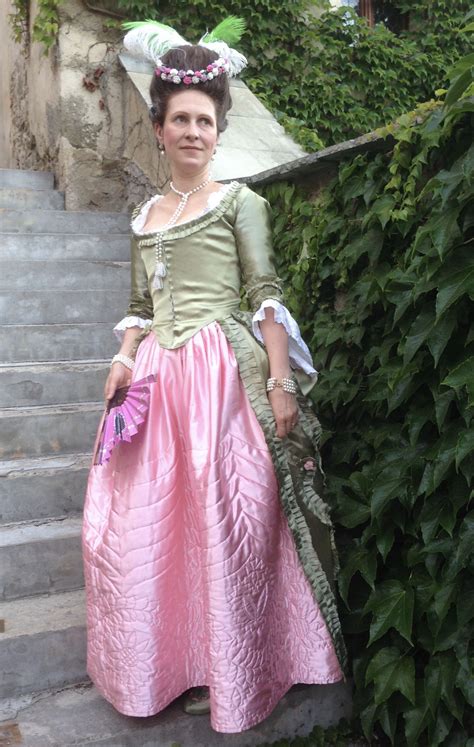 Robe à langlaise retroussée à la polonaise with a quilted petticoat c