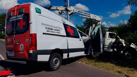 Un Muerto Y Cuatro Heridos En Un Choque Entre Una Ambulancia Y Una Grúa