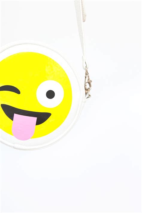 » 10 Minute DIY Emoji Purse