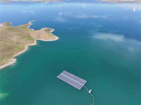 Türkiye nin ilk yüzer güneş enerjisi santrali üretime başlıyor