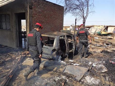 Incendio Consume Nueve Casas Y Un Auto En Asentamiento De Piura Peru