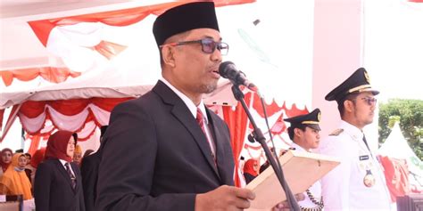 Ketua Dprd Sinjai Bacakan Teks Proklamasi Upacara Bendera Merah Putih