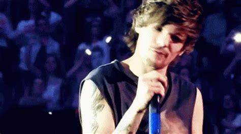 Louis Tomlinson Middle Finger Louis Tomlinson Middle Finger