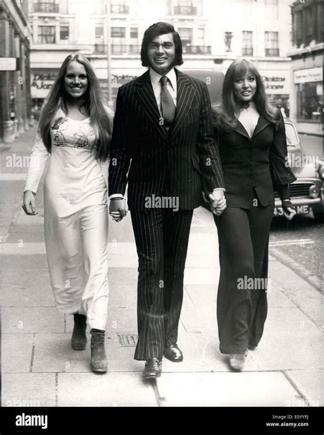 Engelbert humperdinck young hi-res stock photography and images - Alamy