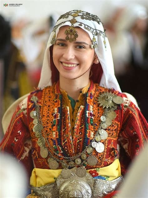 Pashtun woman s traditional dress – Artofit