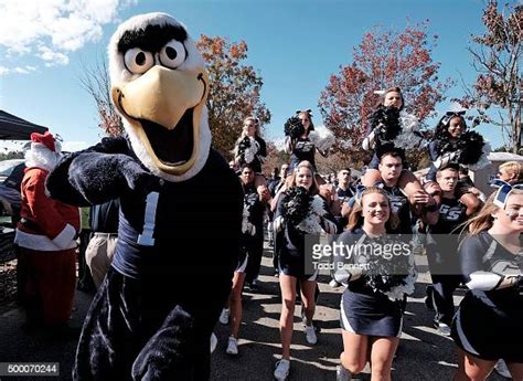 Gus The Eagle And Cheerleaders For The Georgia Southern Eagles News