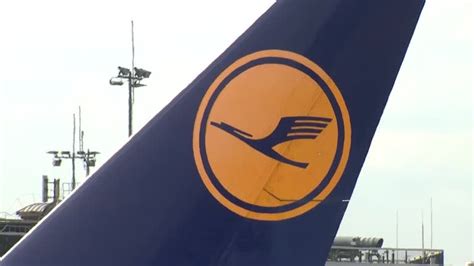 Pilot Strike Forces Lufthansa To Cancel 800 Flights In