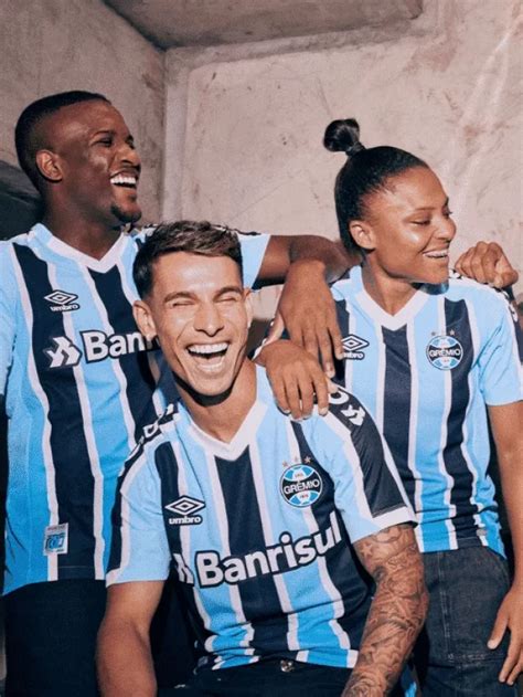 GRÊMIO ACABA DE LANÇAR SEUS NOVOS UNIFORMES CONFIRA TODOS OS DETALHES