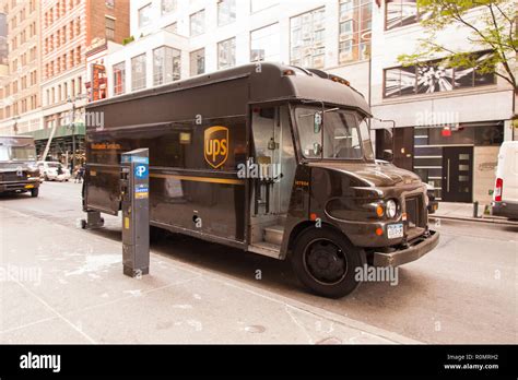 Ups delivery truck usa hi-res stock photography and images - Alamy