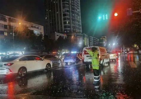 云南多地突降暴雨，引发城区内涝！雷电、暴雨、山洪预警齐发 气象 道路 积水