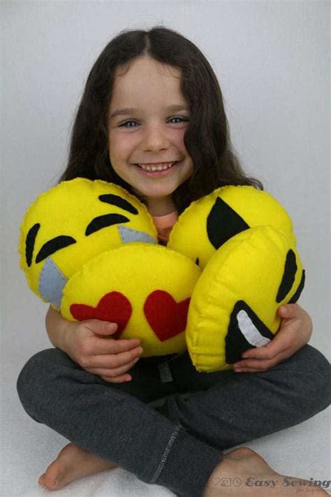 Diy Mini Emoji Pillow Tutorial Free Templates Easy Sewing For