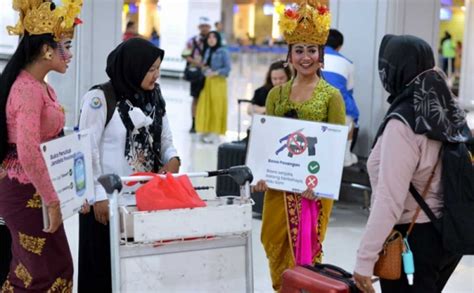 Kampanye Keselamatan Penerbangan Di Bandara I Gusti Ngurah Rai Foto