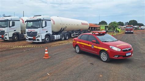 Prf Ret M Carreta Que Transportava Excesso De Peso Na Carga De Glp