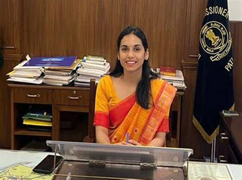 Sakshi Sahni Became The First Woman D C Of Patiala