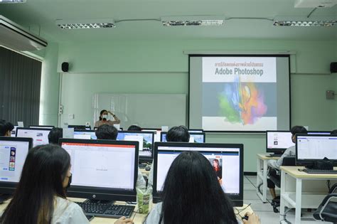 ภาพบรรยากาศการอบรมโครงการเตรียมความพร้อมเสริมสร้างประสบการณ์ในวิชาชีพ “การออกแบบสื่อ