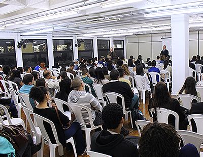 Companhia das Asas Escola de Aviação Civil em Guarulhos