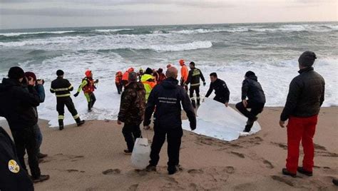 Naufragio Migranti La Procura Di Crotone Apre Un Fascicolo Di