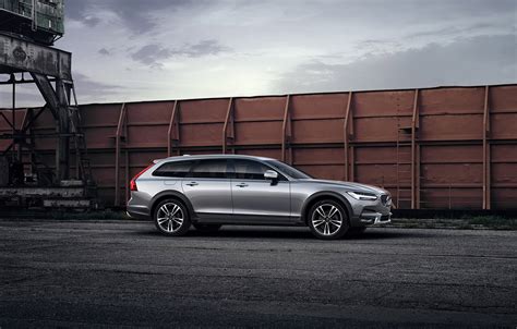 Noul Volvo V90 Cross Country va putea fi configurat și cu pachetul