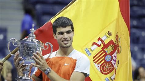 Quién es Carlos Alcaraz el tenista español que se convirtió en el más