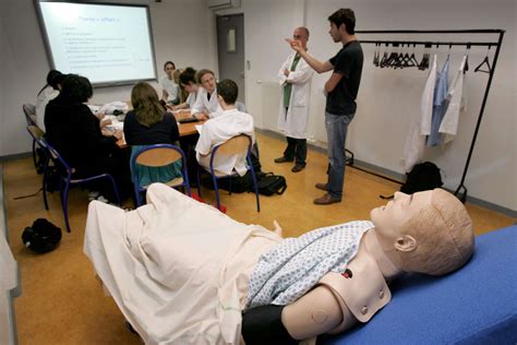 Accès aux soins l Institut Montaigne préconise de réformer les études