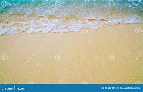 Onda Suave De Oceano Azul Na Praia Arenosa Fundo Foto De Stock Imagem