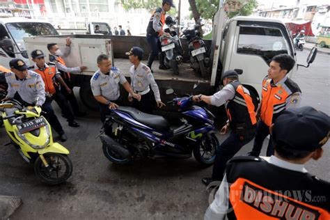 Pemprov Dki Jakarta Razia Juru Parkir Liar Foto