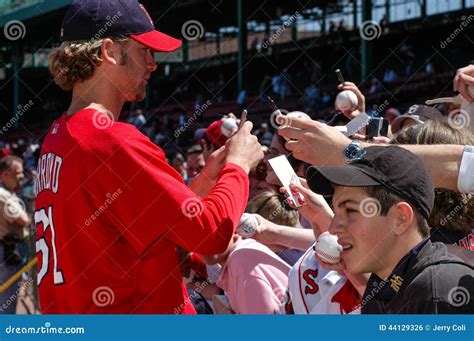 Bronson Arroyo Signs Autographs Editorial Photo - Image of arroyo, major: 44129326