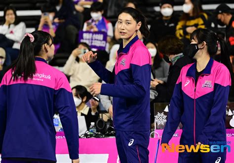 김연경 몸 풀며 준비하는 Gs칼텍스전 포토엔hd 손에 잡히는 뉴스 눈에 보이는 뉴스 뉴스엔