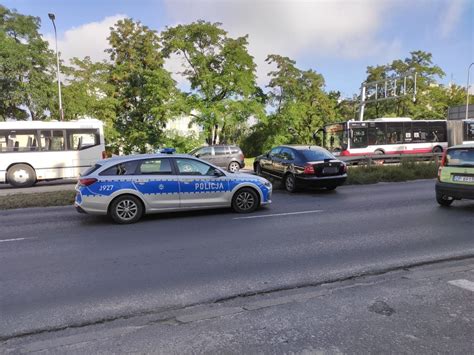 Wypadek w Opolu na Nysy Łużyckiej obok ZUS u Ciężarówka uderzyła w