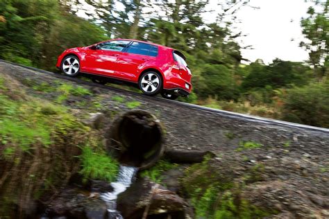 2013 VW Golf GTI vs Ford Focus ST comparison - NZ Autocar