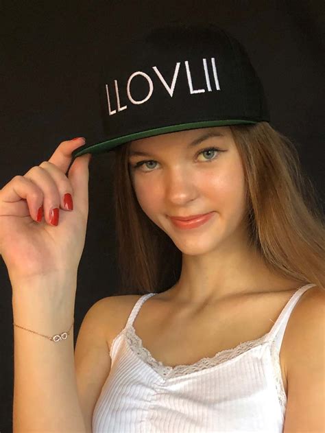 Laura X Instagram Mode Start Up Op 17 Nu Nieuw Llovlii Fiv Magazin