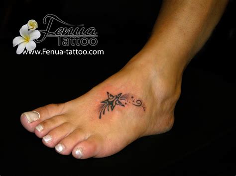 B Etoile Et Points Sur Le Pied Tatouage Polyn Sien Tatoouages