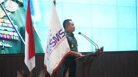 Membaur Dan Memihak Bawahan Jenderal Jenderal Layak Jadi Role Model