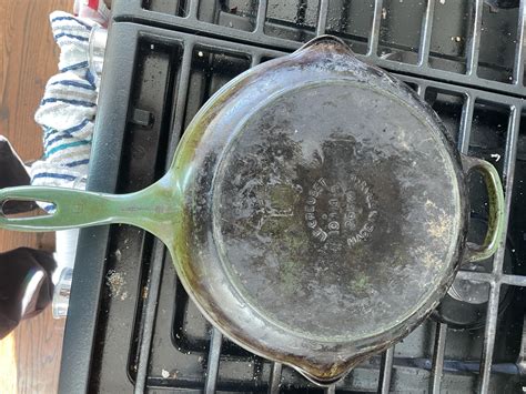 Le creuset frying pan : r/ThriftStoreHauls