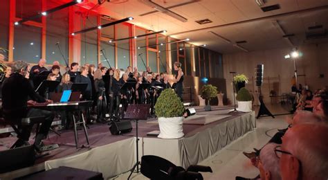 Berragendes Konzert Der Happy Voices Neue Chorleiterin Gibt Gas