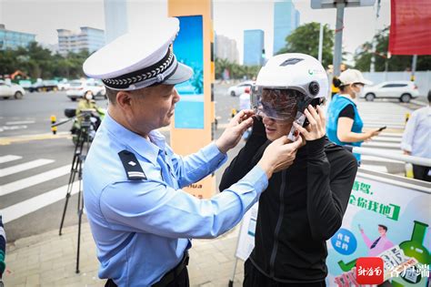 海口公安交警组织开展“一盔一带”安全守护重点行业示范月活动 海口新闻网 南海网