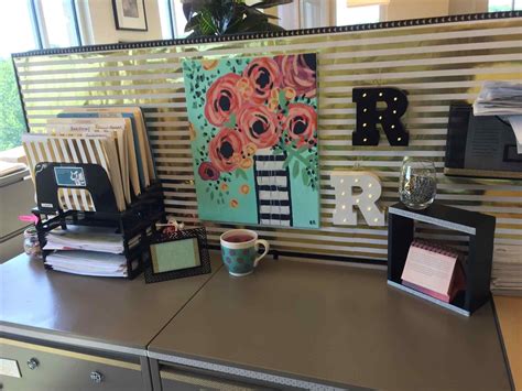 Decorate Office Desk Ideas