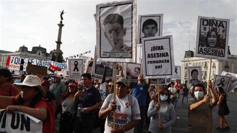 Furia y dolor por el peor episodio de violencia política de Perú en