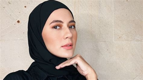 Paula Verhoeven Mantap Berhijab Auranya Disanjung Makin Terpancar